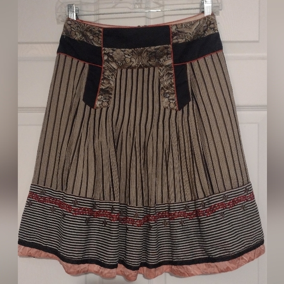 Gorgeous skirt! Sz 8 (wears small) - Picture 1 of 7